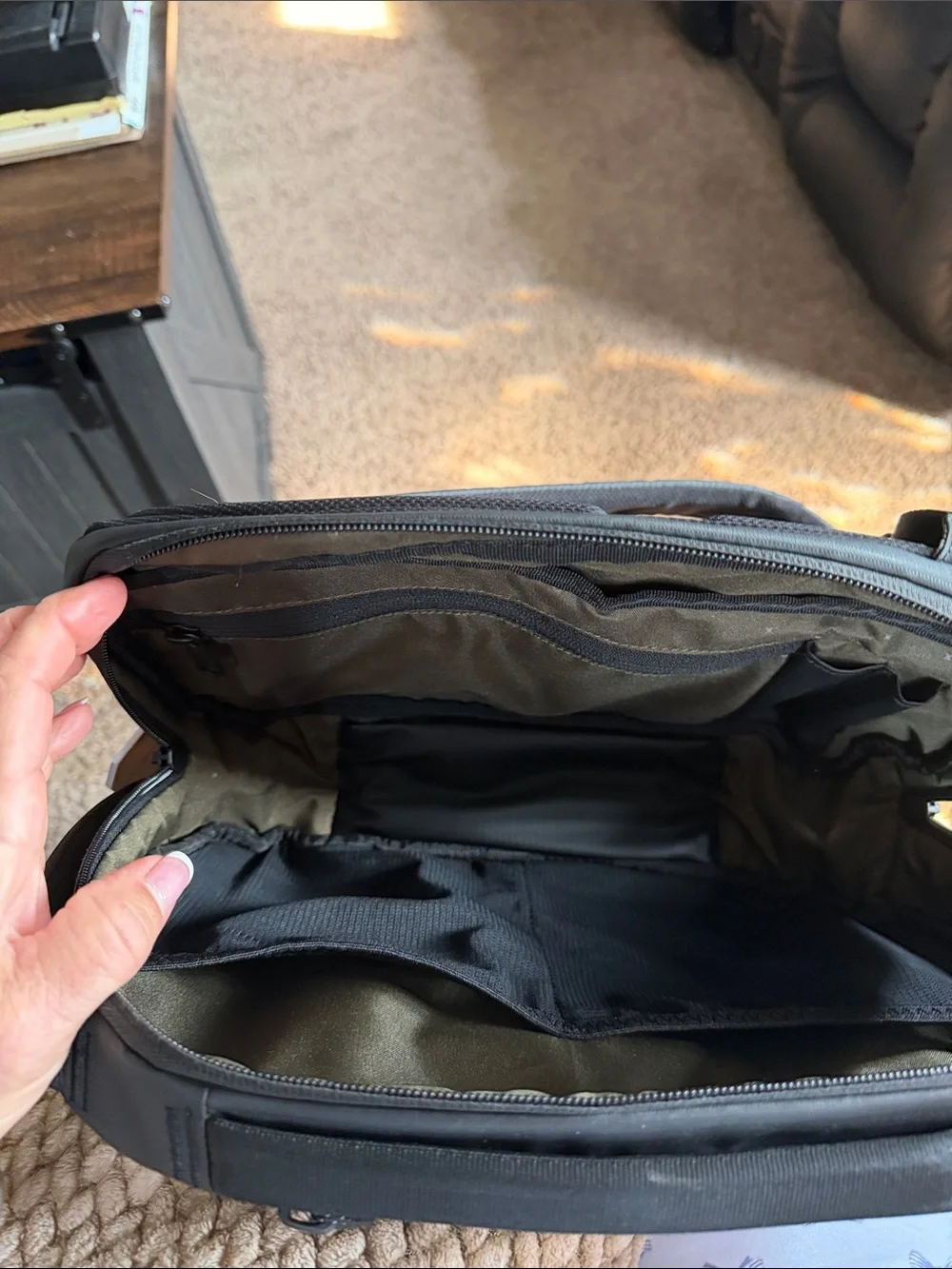 Navigator Lite Black Sling Bag